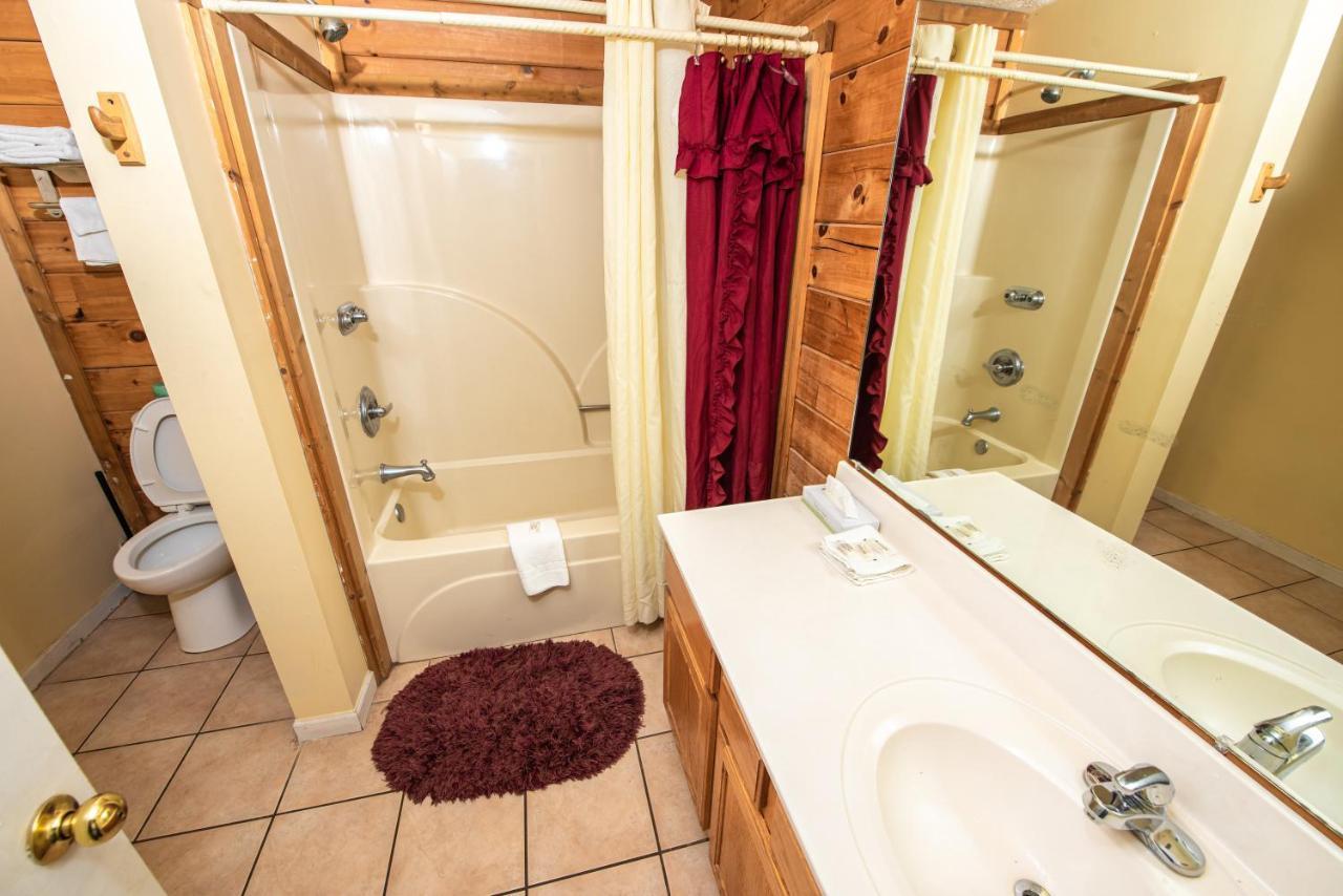 Cabin Close To Parkway Rd With River View Pigeon Forge Exteriér fotografie
