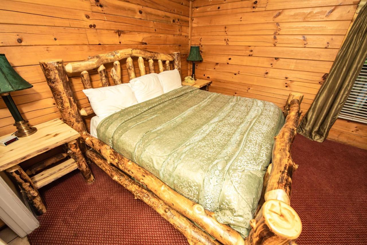 Cabin Close To Parkway Rd With River View Pigeon Forge Exteriér fotografie