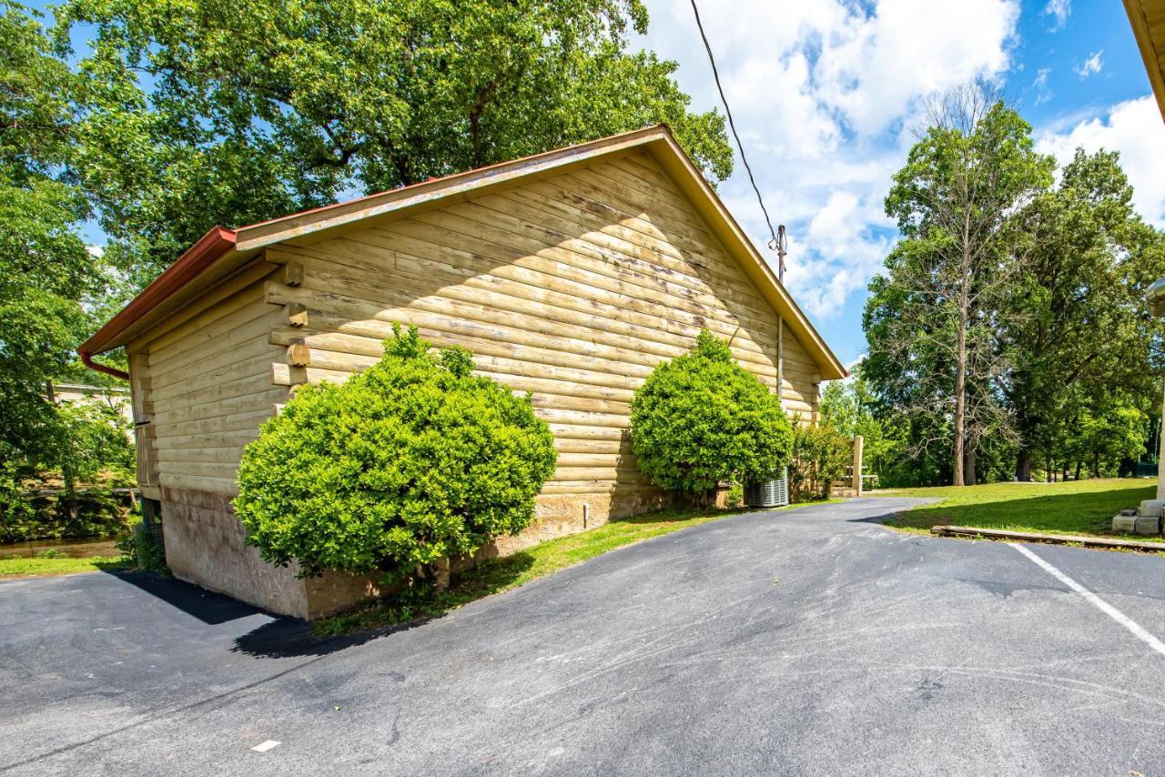 Cabin Close To Parkway Rd With River View Pigeon Forge Exteriér fotografie